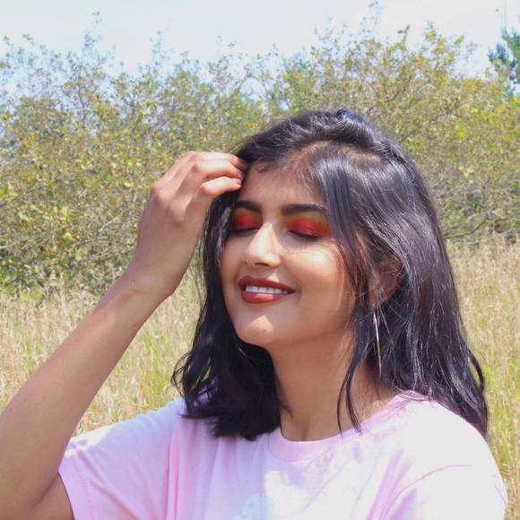 Meet your Posher, Nuvya - Picture 1 of 1